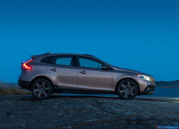 2014 Volvo V40 Cross Country - фотография 14 из 40