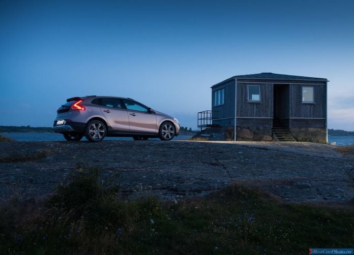 2014 Volvo V40 Cross Country - фотография 16 из 40