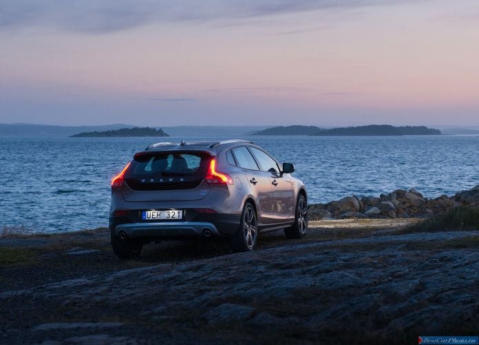 2014 Volvo V40 Cross Country - фотография 17 из 40