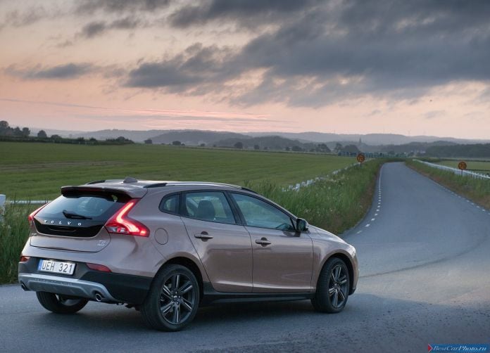 2014 Volvo V40 Cross Country - фотография 18 из 40
