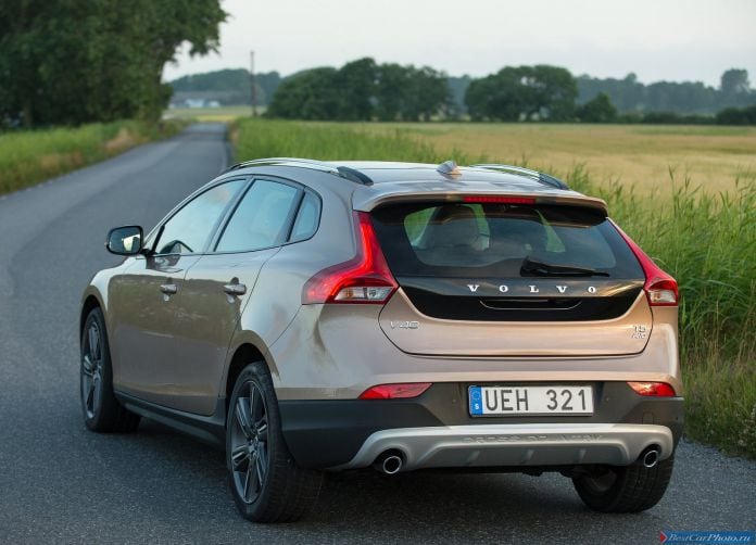 2014 Volvo V40 Cross Country - фотография 19 из 40