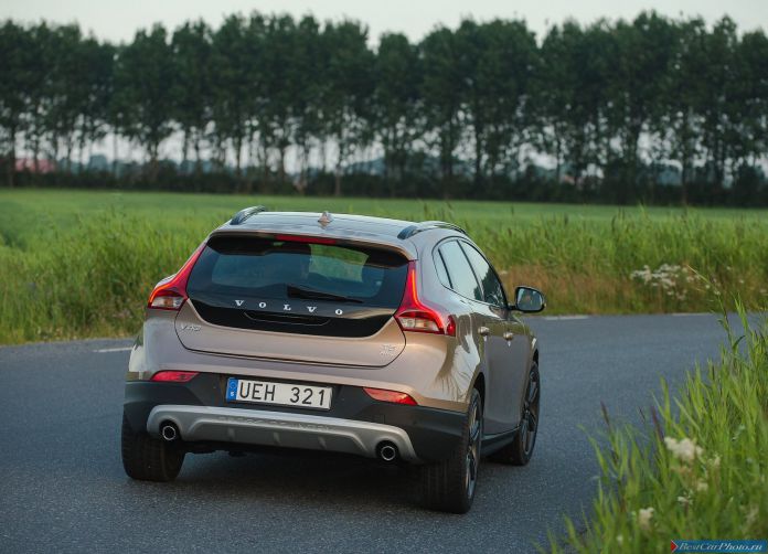 2014 Volvo V40 Cross Country - фотография 22 из 40