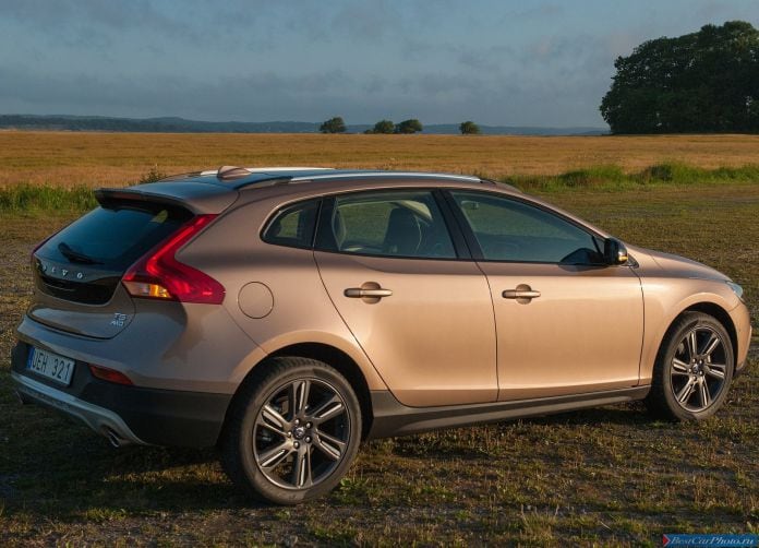 2014 Volvo V40 Cross Country - фотография 23 из 40