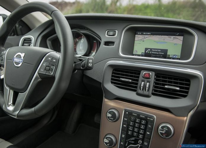 2014 Volvo V40 Cross Country - фотография 27 из 40