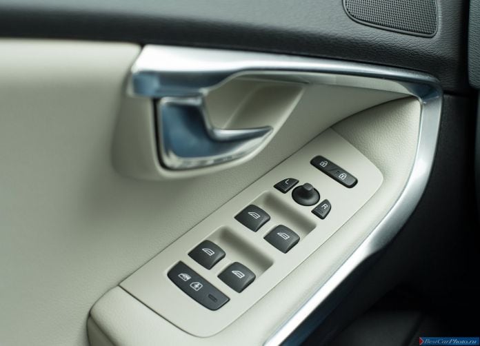 2014 Volvo V40 Cross Country - фотография 30 из 40