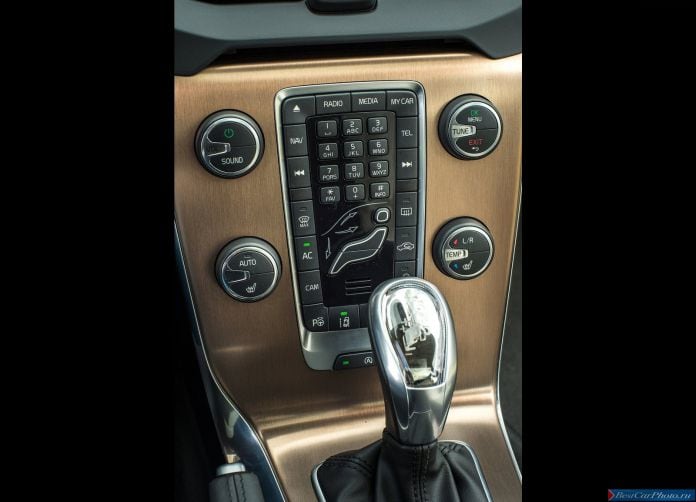 2014 Volvo V40 Cross Country - фотография 38 из 40