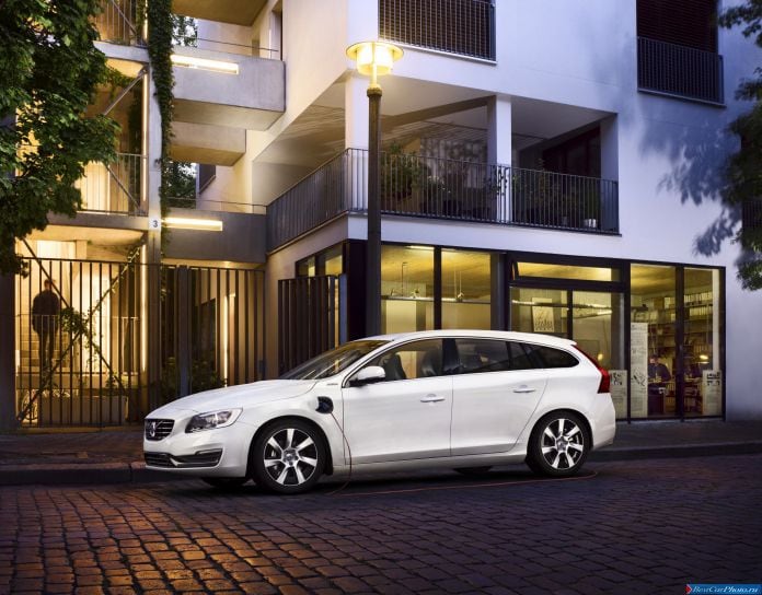 2014 Volvo V60 plug-in Hybrid - фотография 1 из 13