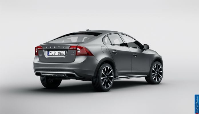 2015 Volvo S60 Cross Country - фотография 2 из 8
