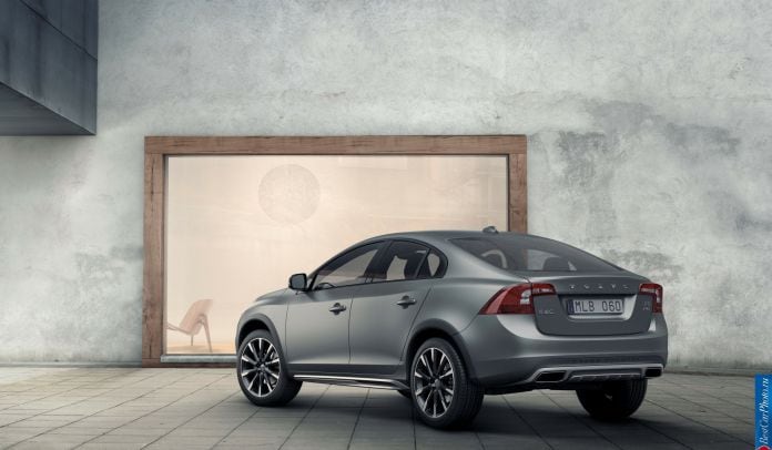 2015 Volvo S60 Cross Country - фотография 6 из 8
