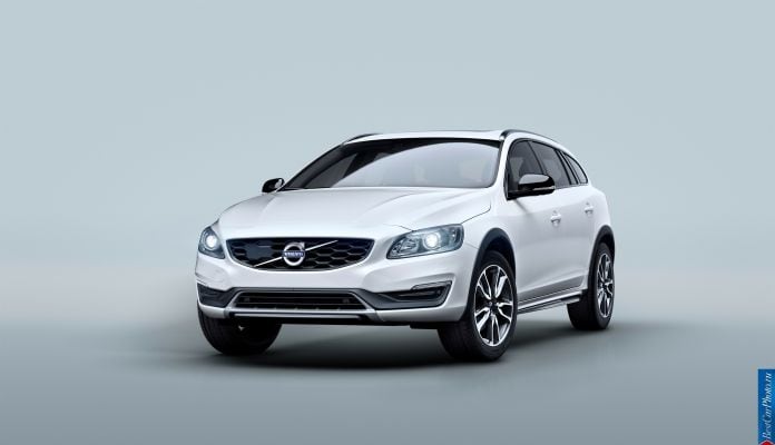 2015 Volvo V60 Cross Country - фотография 1 из 8