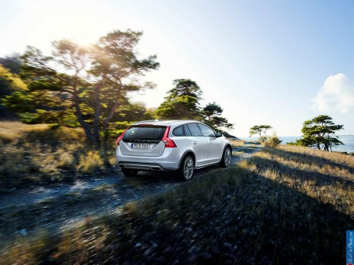 2015 Volvo V60 Cross Country - фотография 6 из 8