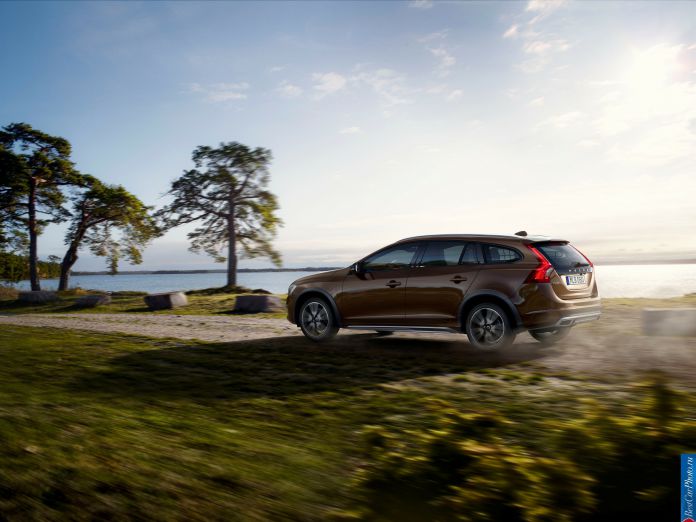 2015 Volvo V60 Cross Country - фотография 7 из 8