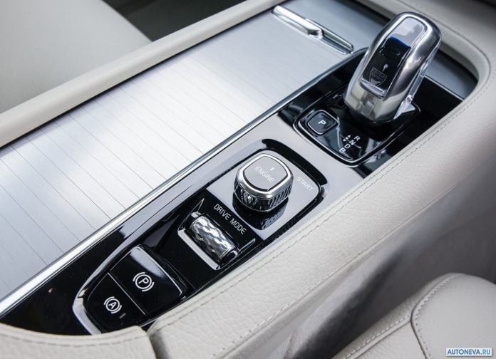 2016 Volvo XC90 T8 Twin Engine - фотография 82 из 149