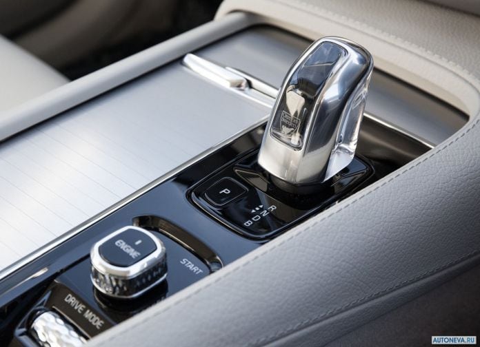 2016 Volvo XC90 T8 Twin Engine - фотография 83 из 149