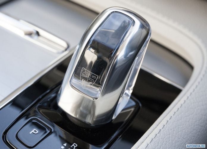 2016 Volvo XC90 T8 Twin Engine - фотография 84 из 149