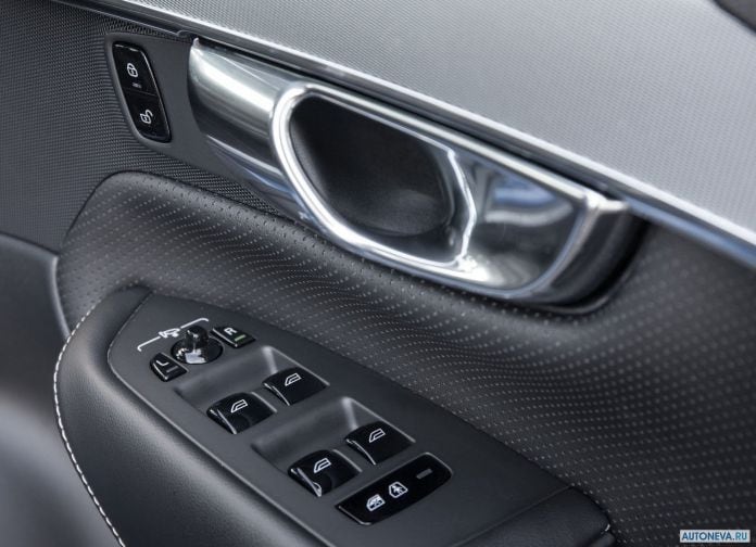 2016 Volvo XC90 T8 Twin Engine - фотография 90 из 149