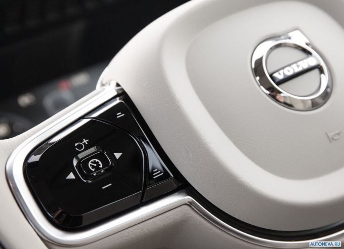 2016 Volvo XC90 T8 Twin Engine - фотография 95 из 149