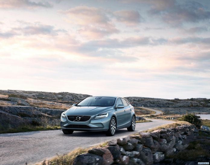 2017 Volvo V40 - фотография 2 из 28