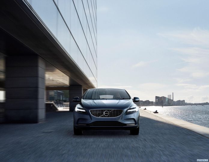 2017 Volvo V40 - фотография 3 из 28
