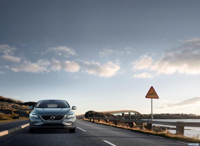 2017 Volvo V40 - фотография 4 из 28
