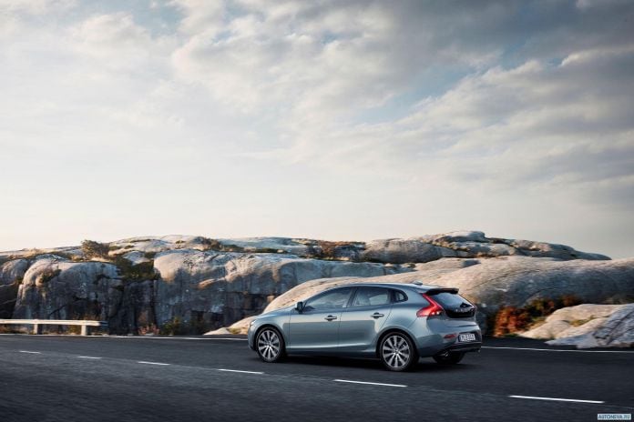 2017 Volvo V40 - фотография 8 из 28