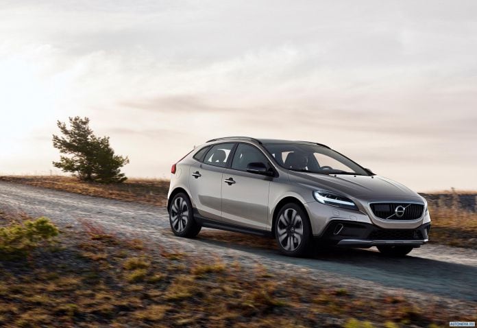 2017 Volvo V40 Cross Country - фотография 1 из 4