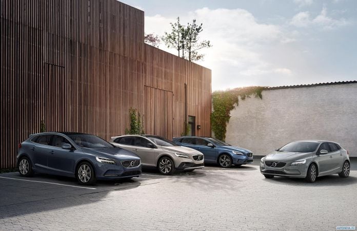 2017 Volvo V40 Cross Country - фотография 3 из 4