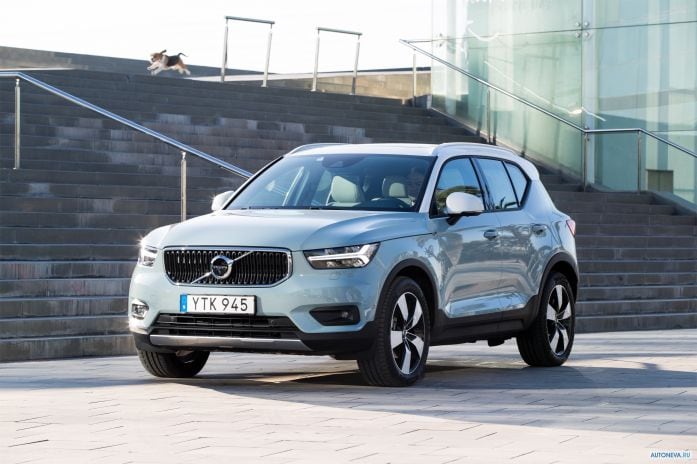 2018 Volvo XC40 D4 Momentum - фотография 4 из 40