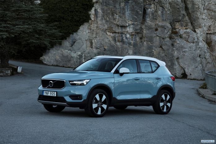 2018 Volvo XC40 D4 Momentum - фотография 5 из 40