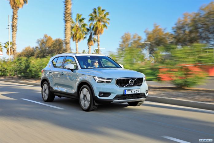 2018 Volvo XC40 D4 Momentum - фотография 6 из 40