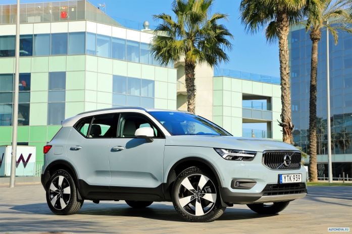 2018 Volvo XC40 D4 Momentum - фотография 7 из 40