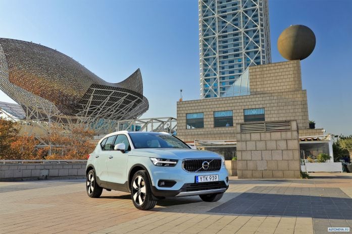 2018 Volvo XC40 D4 Momentum - фотография 9 из 40