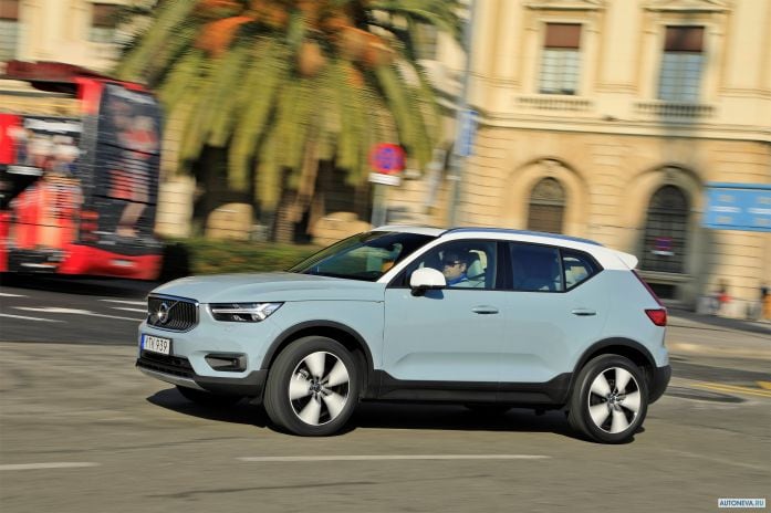 2018 Volvo XC40 D4 Momentum - фотография 13 из 40