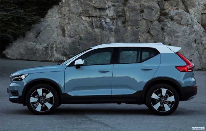 2018 Volvo XC40 D4 Momentum - фотография 18 из 40