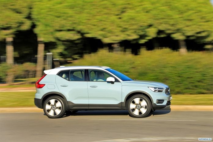 2018 Volvo XC40 D4 Momentum - фотография 19 из 40