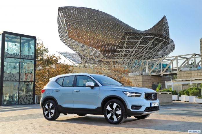 2018 Volvo XC40 D4 Momentum - фотография 20 из 40