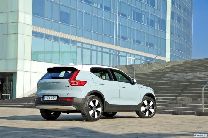 2018 Volvo XC40 D4 Momentum - фотография 22 из 40