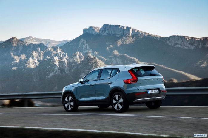 2018 Volvo XC40 D4 Momentum - фотография 25 из 40