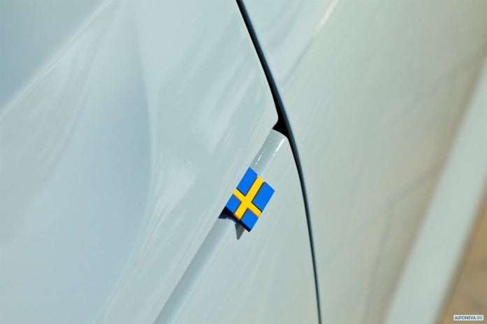 2018 Volvo XC40 D4 Momentum - фотография 34 из 40