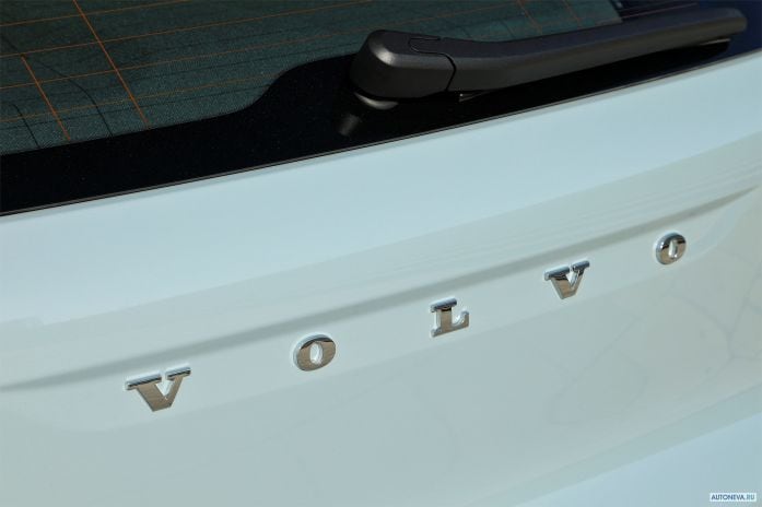 2018 Volvo XC40 D4 Momentum - фотография 36 из 40