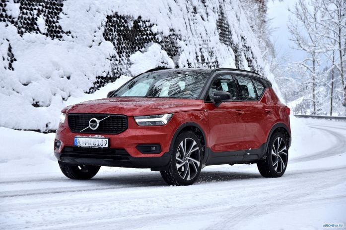 2018 Volvo XC40 D4 R-Design - фотография 3 из 40