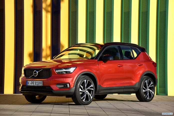 2018 Volvo XC40 D4 R-Design - фотография 12 из 40