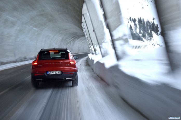 2018 Volvo XC40 D4 R-Design - фотография 29 из 40 2018 Volvo XC40 D4 R-Design - фотография 29 из 40