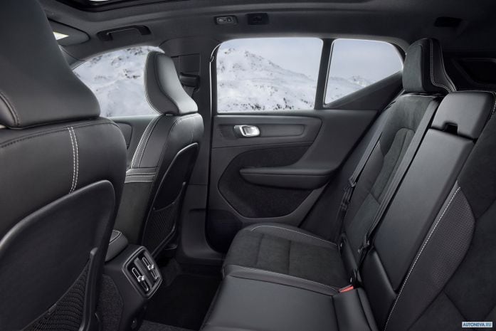 2018 Volvo XC40 D4 R-Design - фотография 31 из 40 2018 Volvo XC40 D4 R-Design - фотография 31 из 40