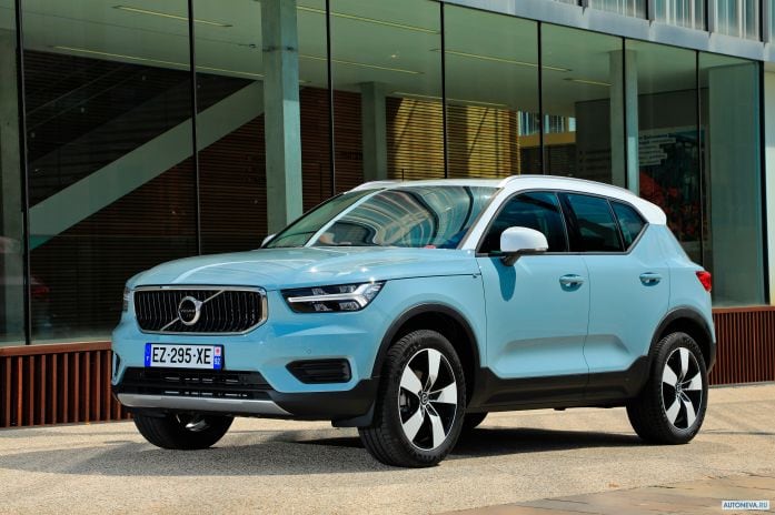 2018 Volvo XC40 T3 Momentum - фотография 1 из 5 2018 Volvo XC40 T3 Momentum - фотография 1 из 5