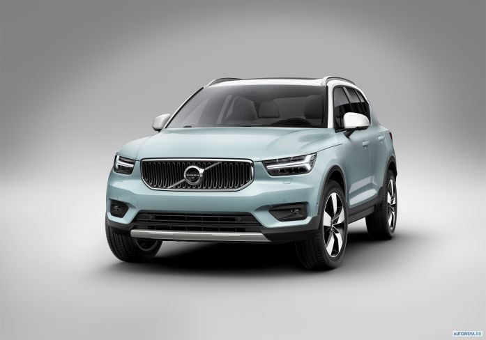 2018 Volvo XC40 T5 Momentum - фотография 1 из 18 2018 Volvo XC40 T5 Momentum - фотография 1 из 18