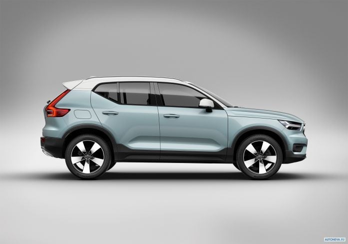 2018 Volvo XC40 T5 Momentum - фотография 10 из 18