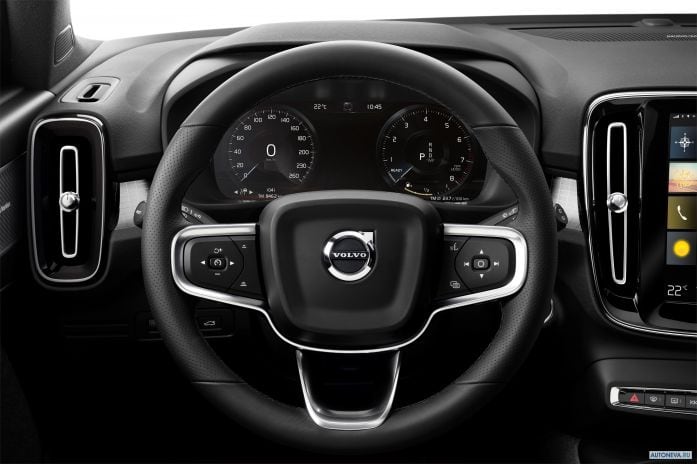 2018 Volvo XC40 T5 Momentum - фотография 13 из 18 2018 Volvo XC40 T5 Momentum - фотография 13 из 18