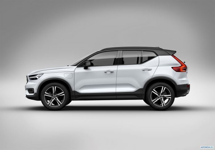2018 Volvo XC40 T5 plug-in hybrid R-Design - фотография 2 из 7 2018 Volvo XC40 T5 plug-in hybrid R-Design - фотография 2 из 7
