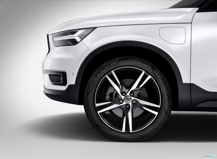 2018 Volvo XC40 T5 plug-in hybrid R-Design - фотография 5 из 7 2018 Volvo XC40 T5 plug-in hybrid R-Design - фотография 5 из 7